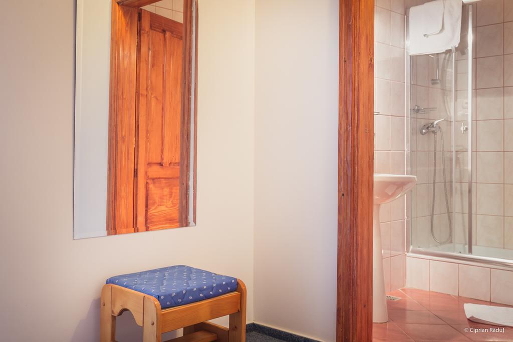 Hotel Iris Tirnaveni ภายนอก รูปภาพ