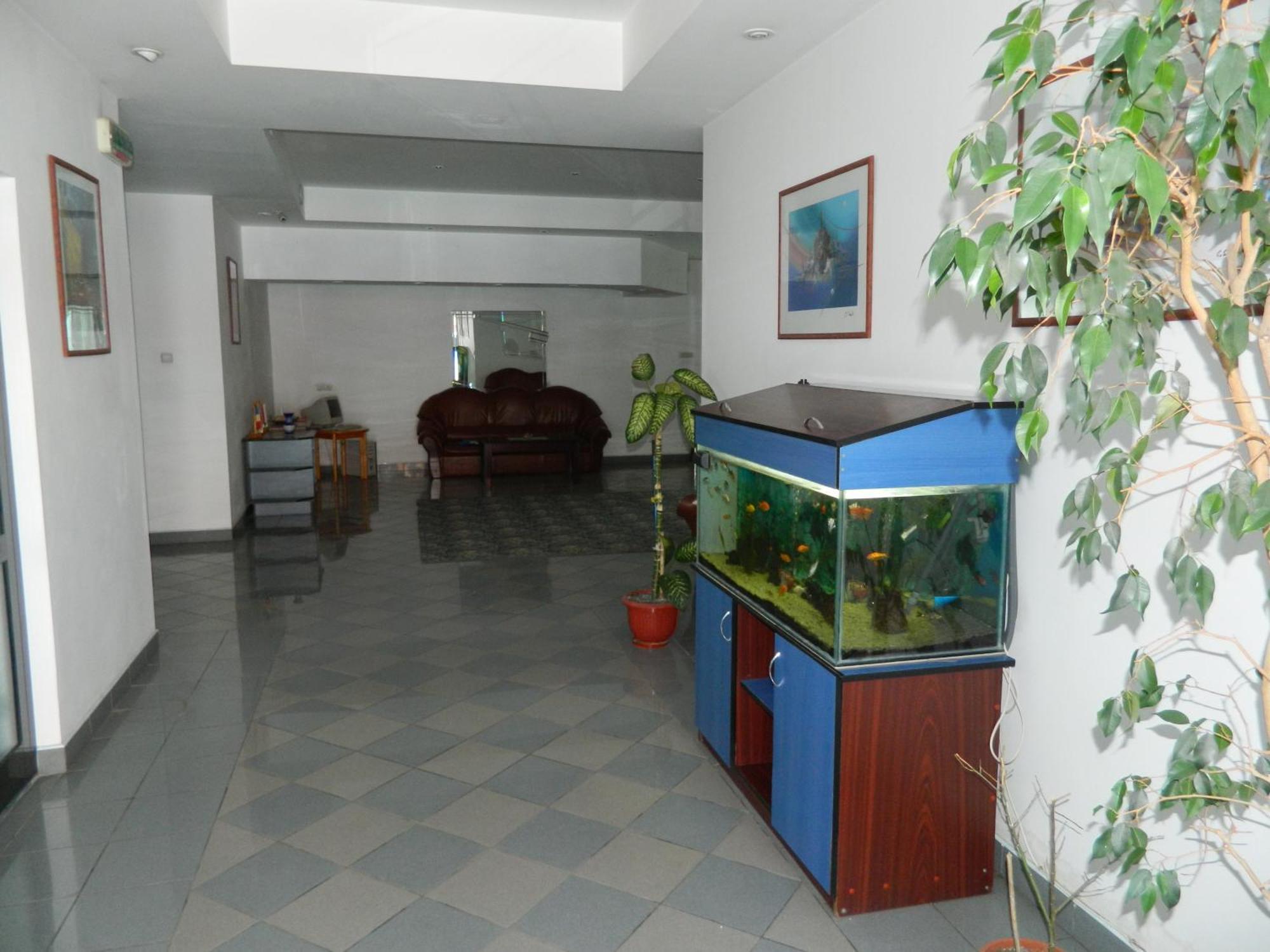 Hotel Iris Tirnaveni ภายนอก รูปภาพ