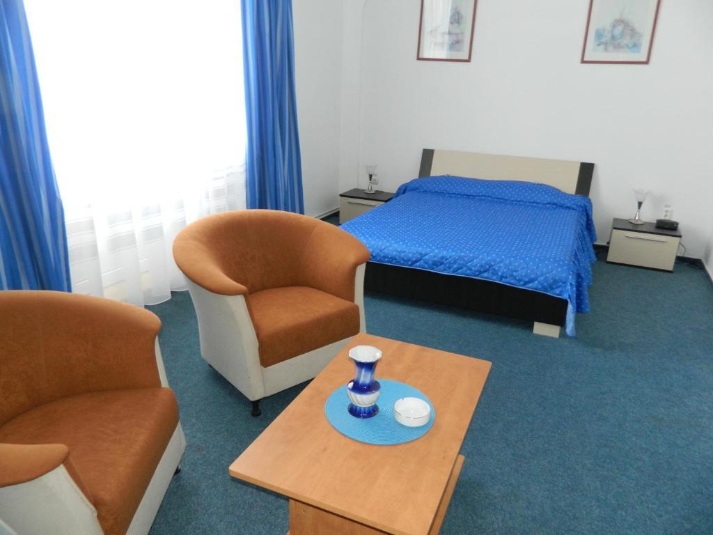 Hotel Iris Tirnaveni ภายนอก รูปภาพ